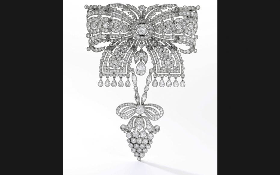 Very fine diamond brooch, Cartier, 1911: Designed as a bow composed of open work motifs millegrain-s