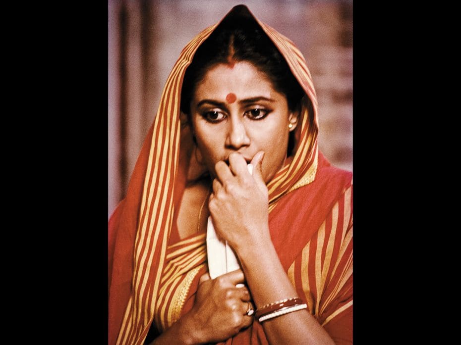 Smita Patil, on the sets of Abhinetri, at Calcutta’s Indrapuri Studio in 1986-87. Produced by 