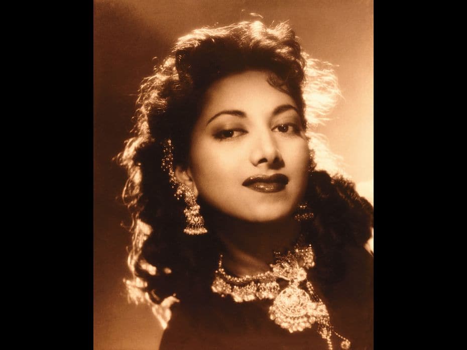 SuraiyaIn this still, actor-singer Suraiya has been highlighted using ‘rim lighting’ (al