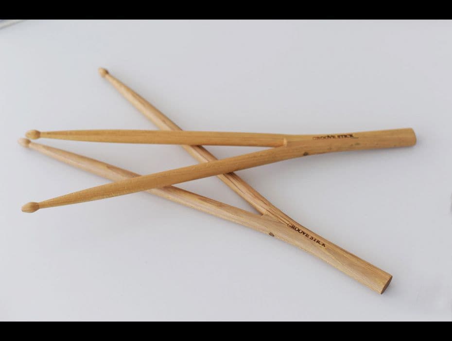 Groove StickThe double drumstick inventor’s basic idea was that you could play the hi-hat cymb