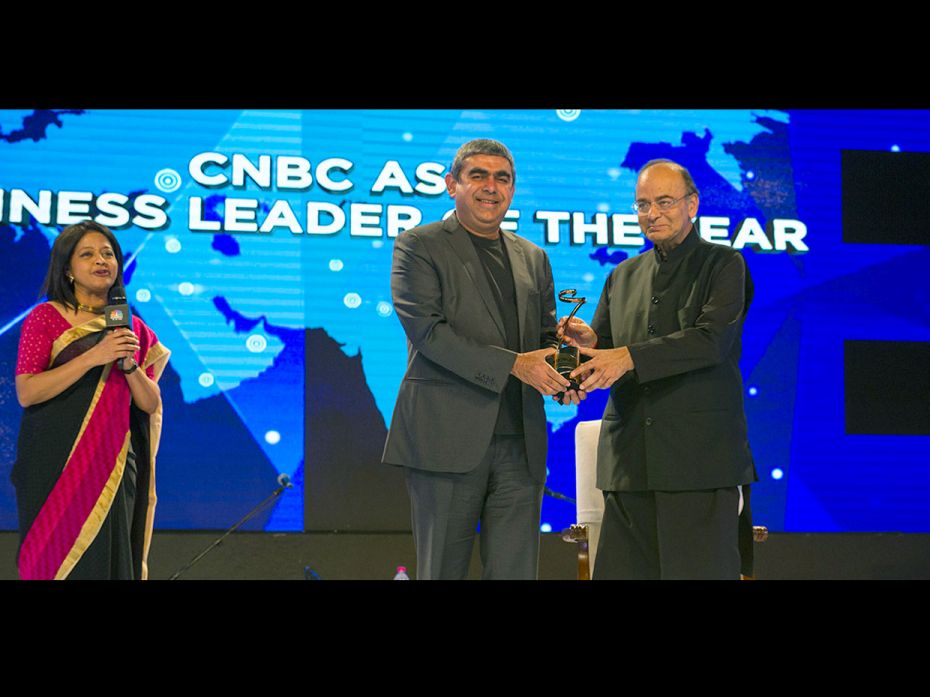 Arun Jaitley presents CNBC Asia's India Business Leader of the Year award to Vishal Sikka       