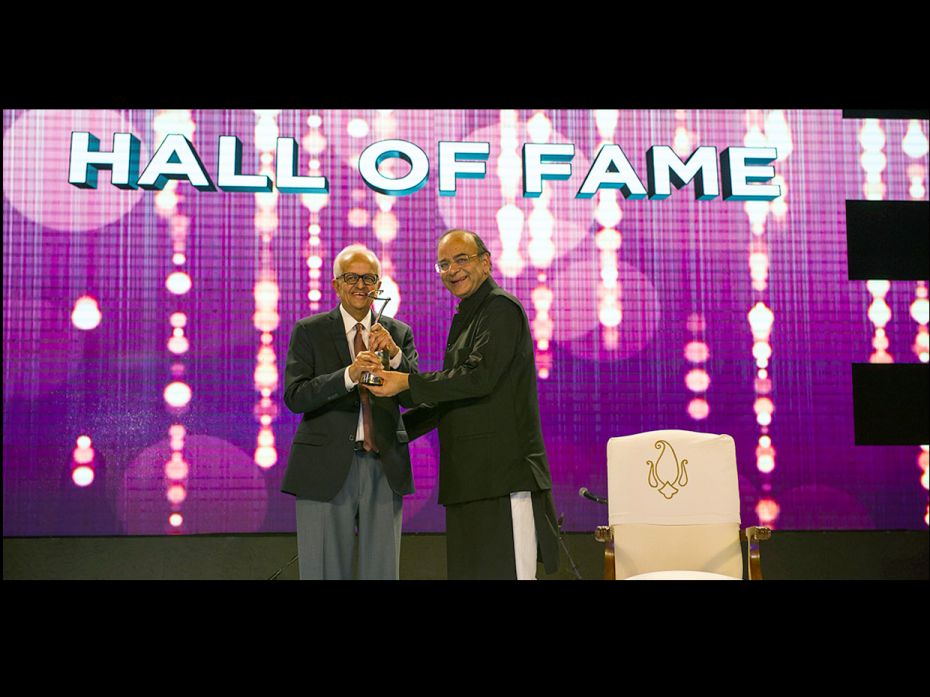 Arun Jaitley inducts Dr Bimal Jalan in the 12th IBLA Hall of Fame                              