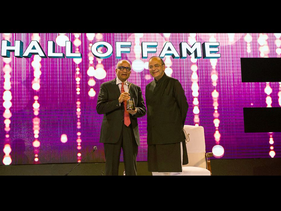   Arun Jaitley inducts RC Bhargava, Chairman, Maruti Suzuki in the 12th IBLA Hall of Fame           