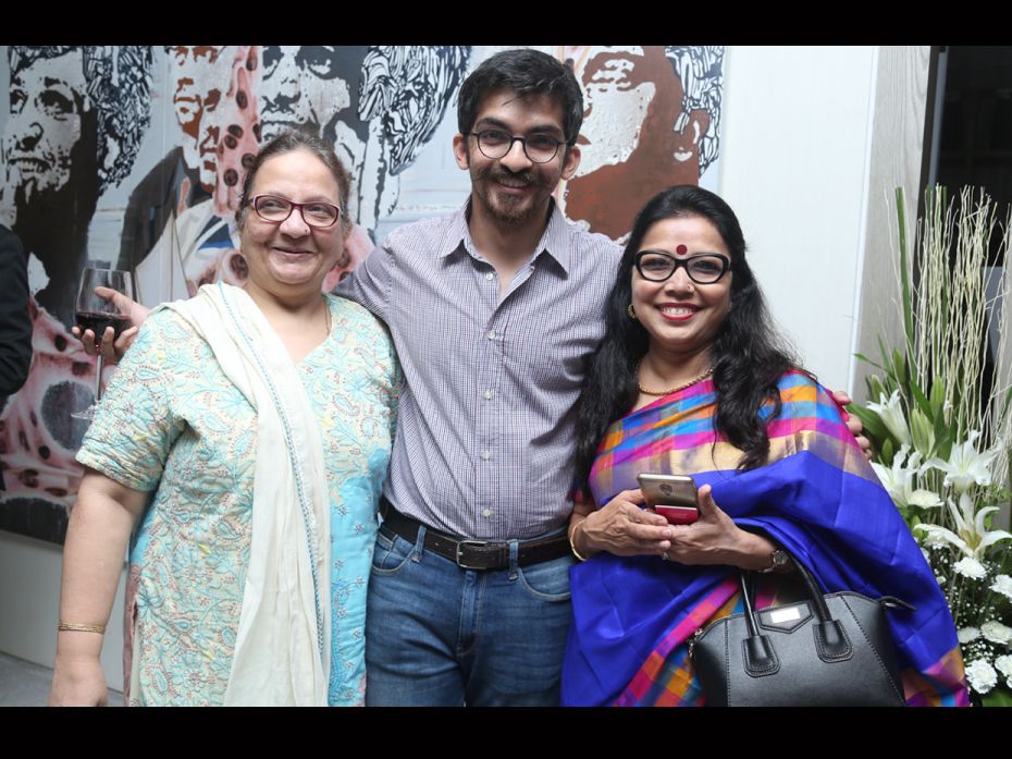 Munaf Kapadia, Founder, The Bohri Kitchen (centre), with his mother (extreme left) and Revathi Roy  