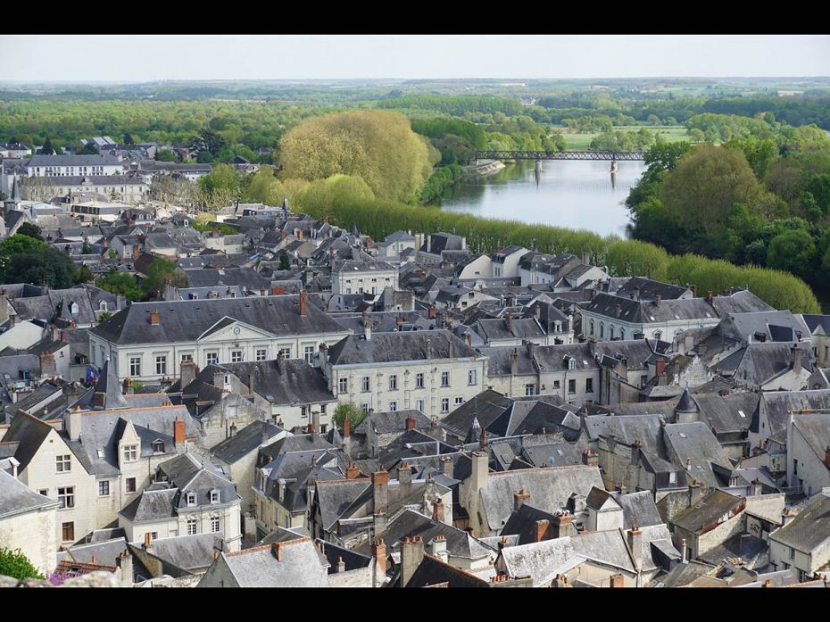 Crowning these picturesque landscapes are some of the Loire’s most splendid architecture and g