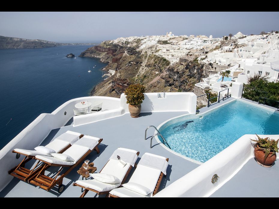 LUXURY ROMANTIC HOTEL - IKIES TRADITIONAL HOUSES, SANTORINI, GREECEThe classic white-washed hotel, m