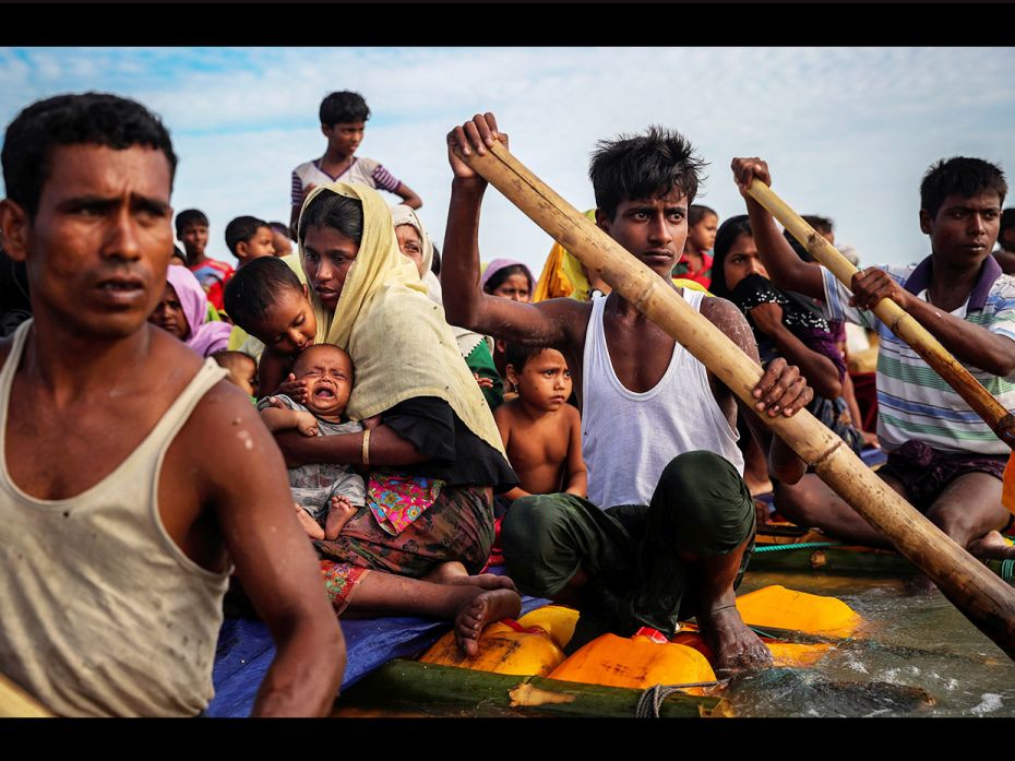 Rohingya refugees cross the Naf River with an improvised raft to reach to Bangladesh in Teknaf, Bang