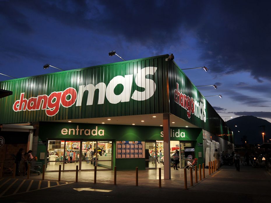 Walmart began its operations in Argentina in 1995. Changomas has a range of products to meet the tas