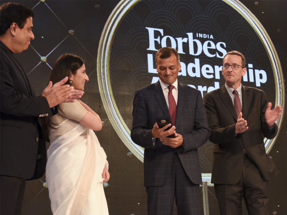 Rajeev Jain, MD, Bajaj Finance (second from right) receives the Best CEO (Private Sector) award from