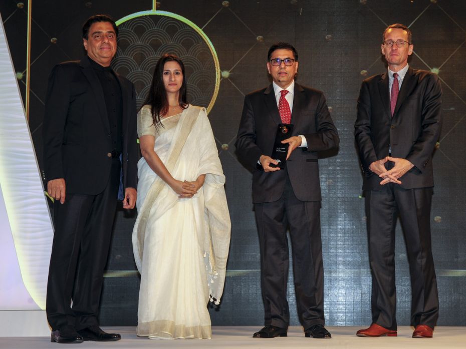 Sanjiv Mehta, chairman & MD, Hindustan Unilever wins the award for the Best CEO (MNC)           