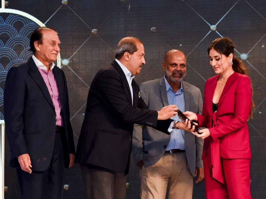 Kareena Kapoor Khan gets The Icon of Cinema award from KKR India's Sanjay Nayar as Harsh Mariwal