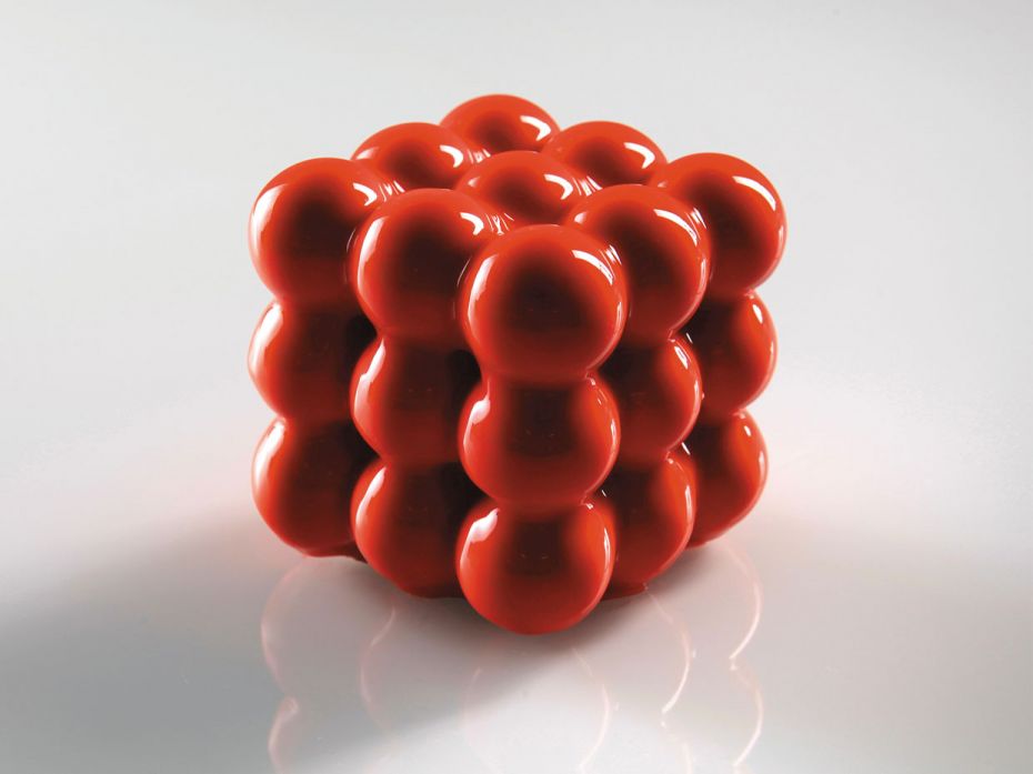 Raspberry cake3x3x3 spheres with a raspberry cake inside, covered in red glaze. Composition: Raspber