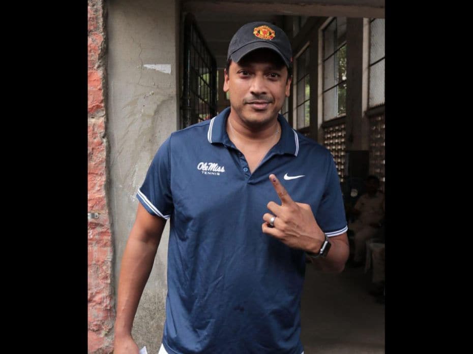 Tennis player Mahesh Bhupathi casts his vote at St Anne’s High School, Bandra West