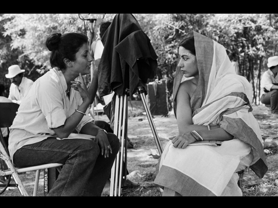 Filmmaker Aparna Sen and actor Shabana Azmi (right) have a chat on the set of the former’s Ben