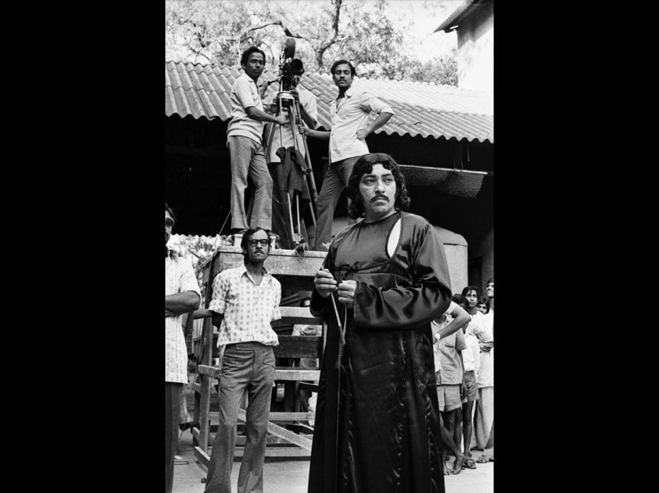 Actor Amjad Khan shooting for Shatranj Ke Khilari, which is Satyajit Ray’s first Hindi feature