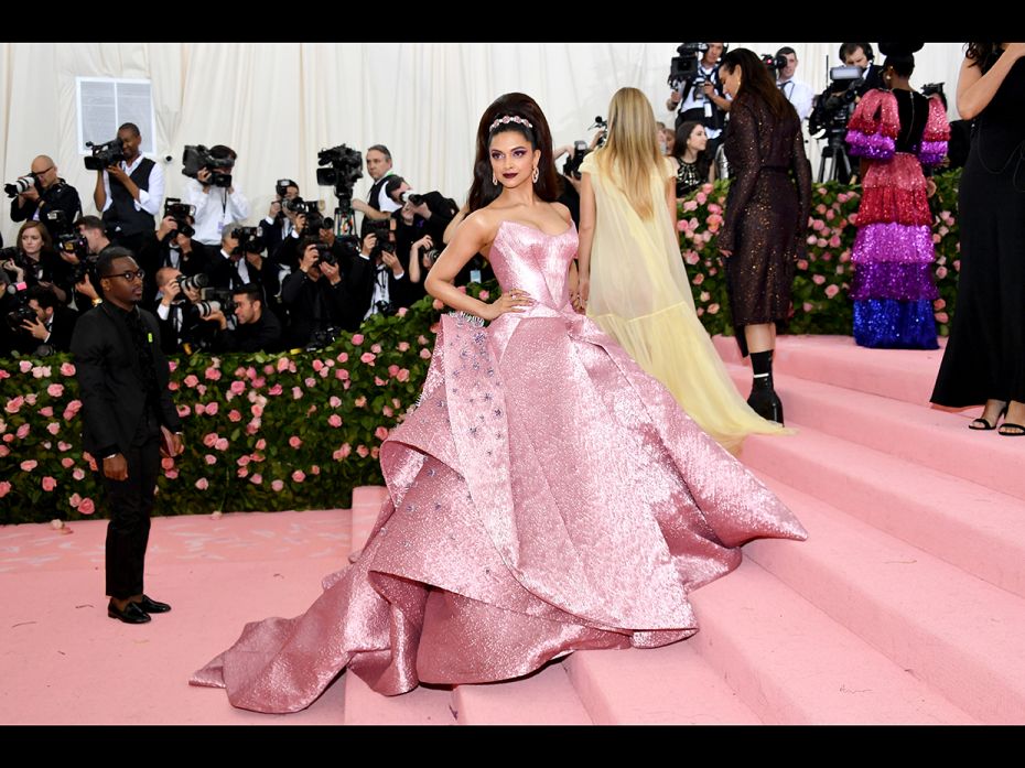   Deepika PadukoneDeepika Padukone goes ‘Camp Barbie’ in a metallic Zac Posen number. Th