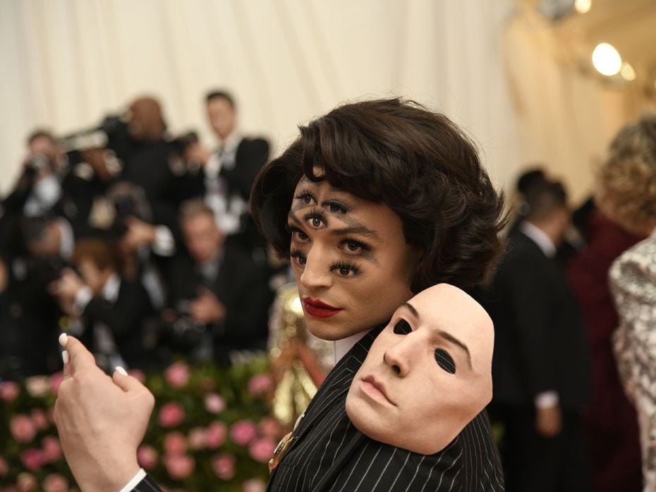 Ezra MillerActor Ezra Miller’s got his eyes on us at the Met Gala 2019, complete with a bedeck