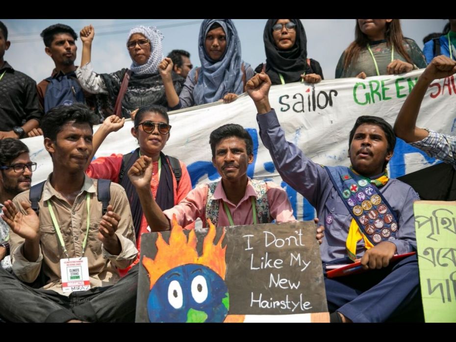 School students and protesters gather during a climate strike rally on September 20, 2019 in Dhaka, 