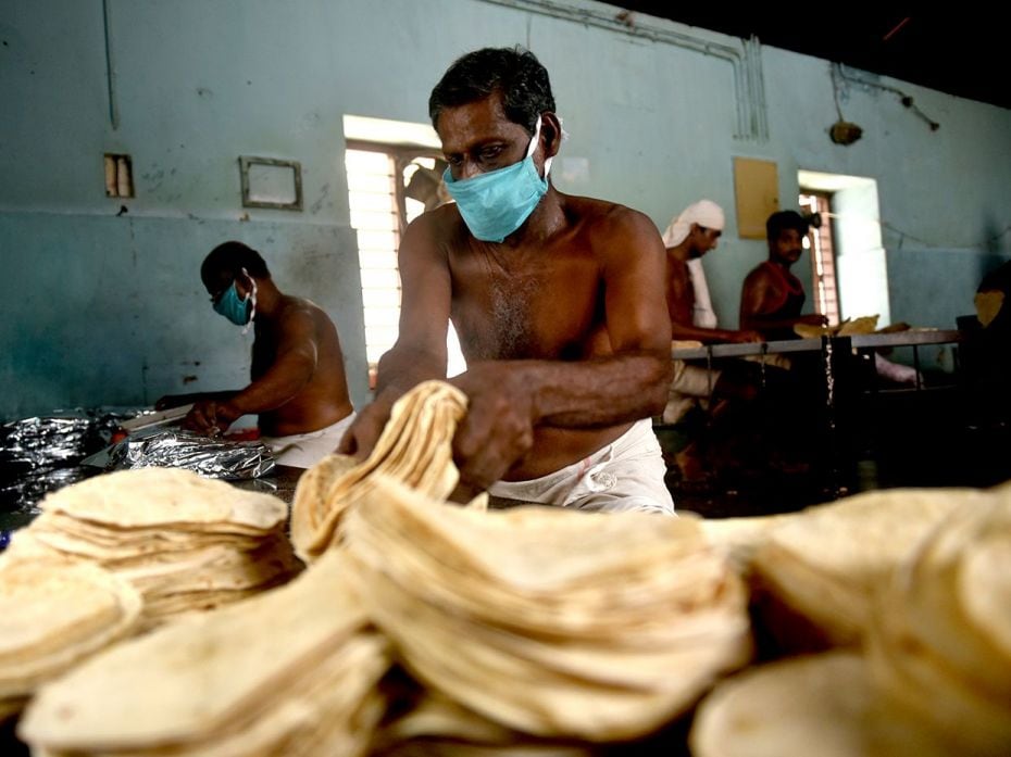 Under the initiative ‘Food for Freedom’, 3 lakh chappatis are rolled and baked in the pr