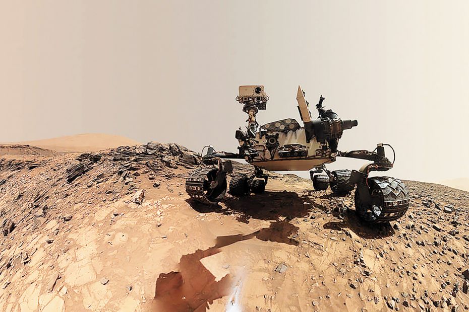 2012The US rover, Curiosity, takes a selfi e on Mars. The photograph was taken from Vera Rubin Ridge