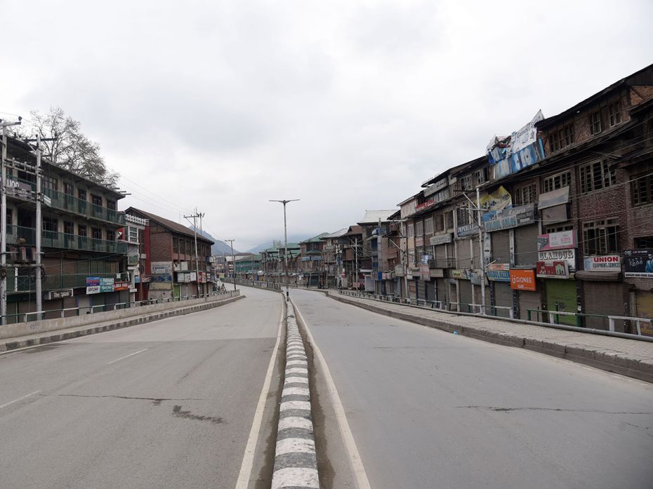 SRINAGAR: A view of a deserted street in Srinagar, India, during what should have been peak tourist 