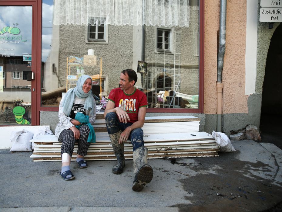 AustriaTurkish-Austrian Ayse Karaaslan (L) meets with her next door neighbour Alexander Eisenmann, a