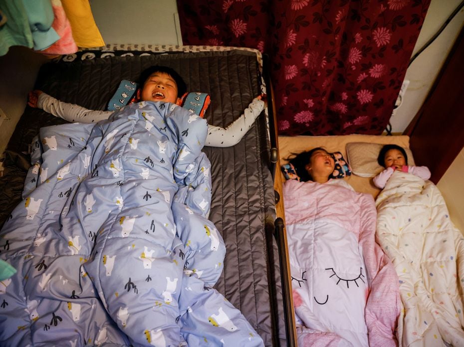 Lyoo Chan-hee, 10, his younger sister Lyoo Chae-hee, 7, and Lyoo Ye-hee, 3, get ready to go to sleep