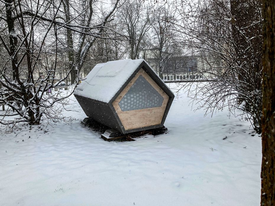 A mobile shelter developed by the so-called “Ulmer Nest”, an architecture project that o