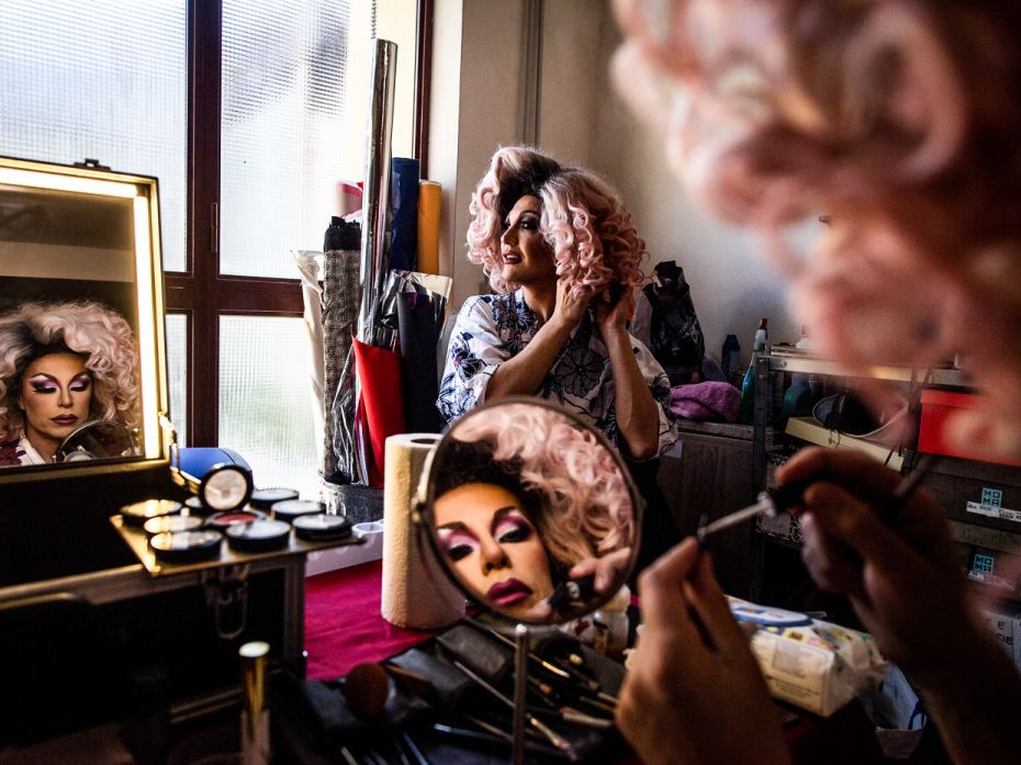 DIGITAL DRAG, ITALY
At an atelier filled with shelves overflowing with wigs, feathers and hundreds 