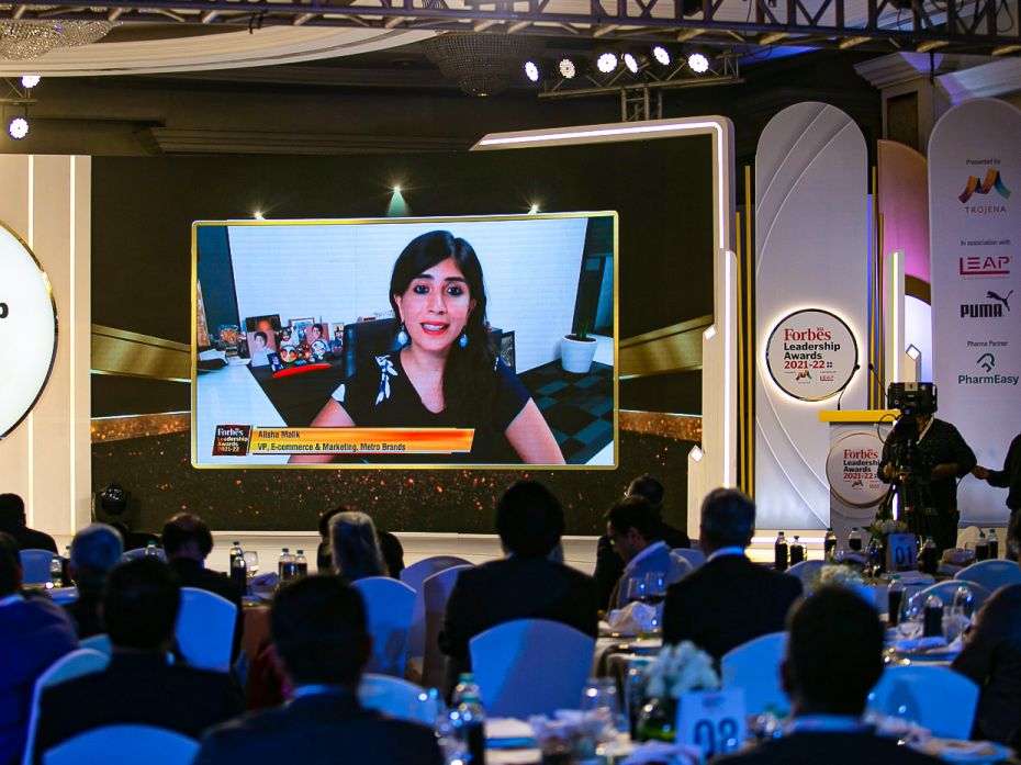 Metro Brands' VP-e-commerce and marketing Alisha Malik delivers her acceptance speech at FILA 2022.