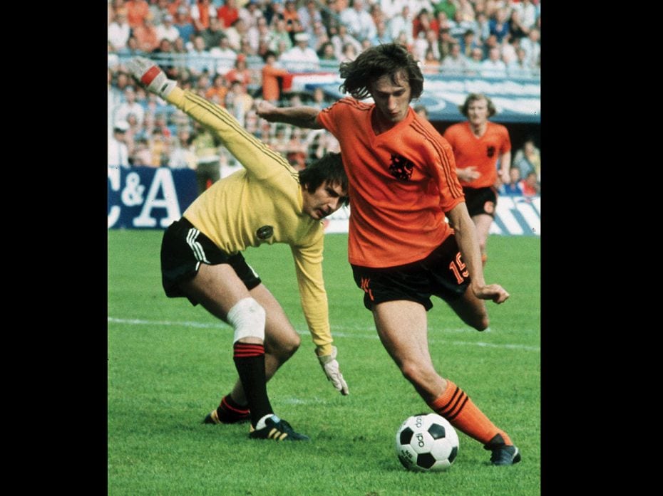 1974The U TurnOne of football’s most famous pieces of skill had its premiere in this game betw