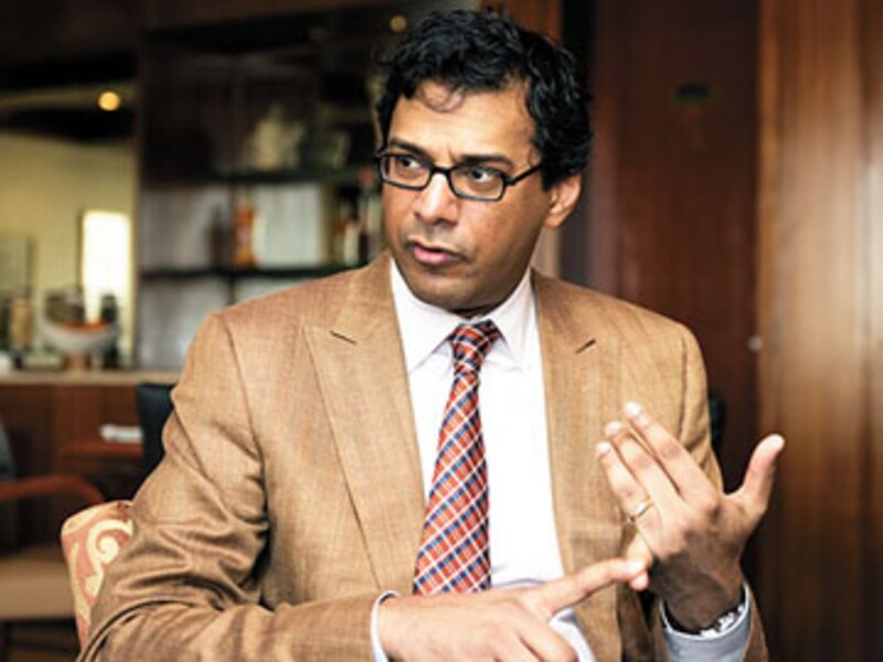 Simplifying complex situations to better investment gains using checklist